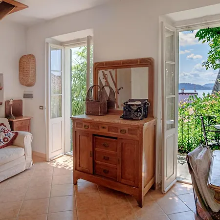 Casa vacanze Sula' - In The Village With Lake View And Patio