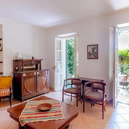Sula' - In The Village With Lake View And Patio Casa vacanze