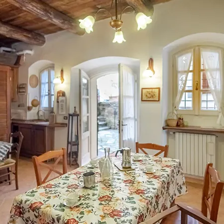 Casa vacanze Sula' - In The Village With Lake View And Patio