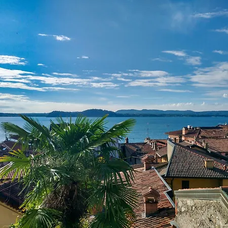 Casa vacanze Sula' - In The Village With Lake View And Patio