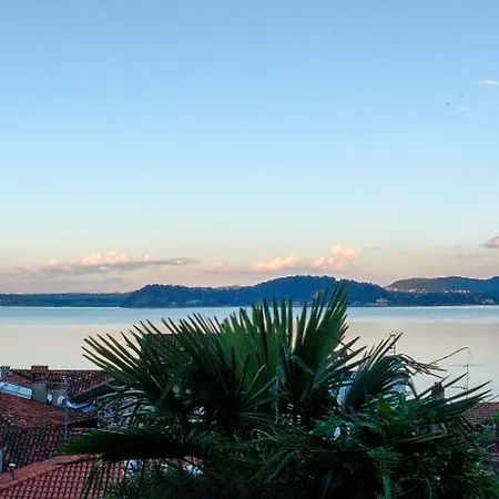 Casa vacanze Sula' - In The Village With Lake View And Patio *